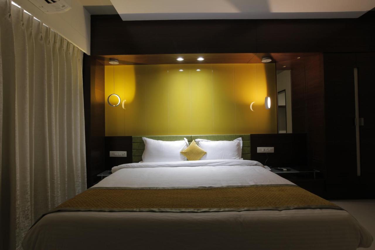 Hotel The Lotus Park Ahmedabad Esterno foto