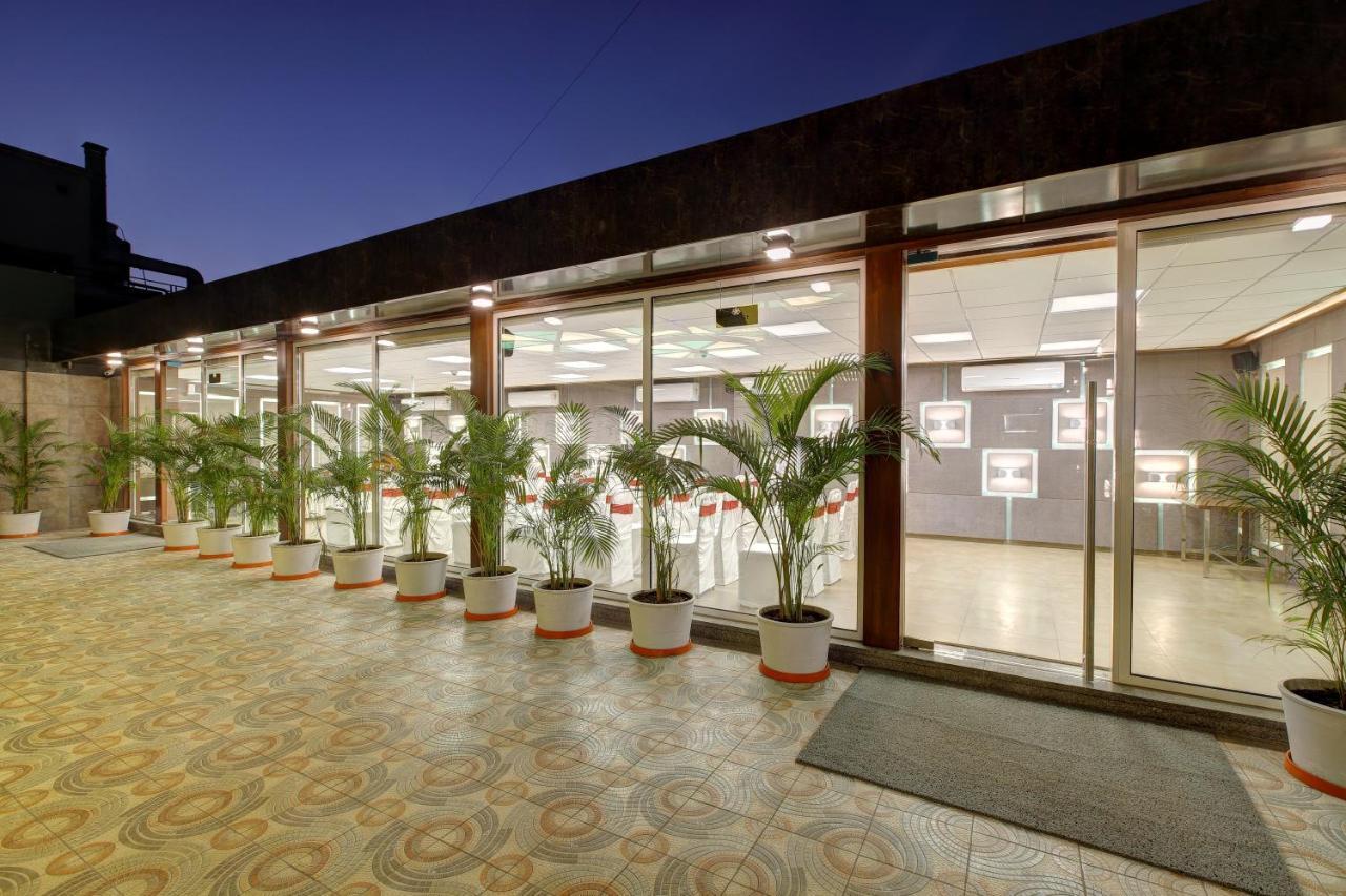 Hotel The Lotus Park Ahmedabad Esterno foto