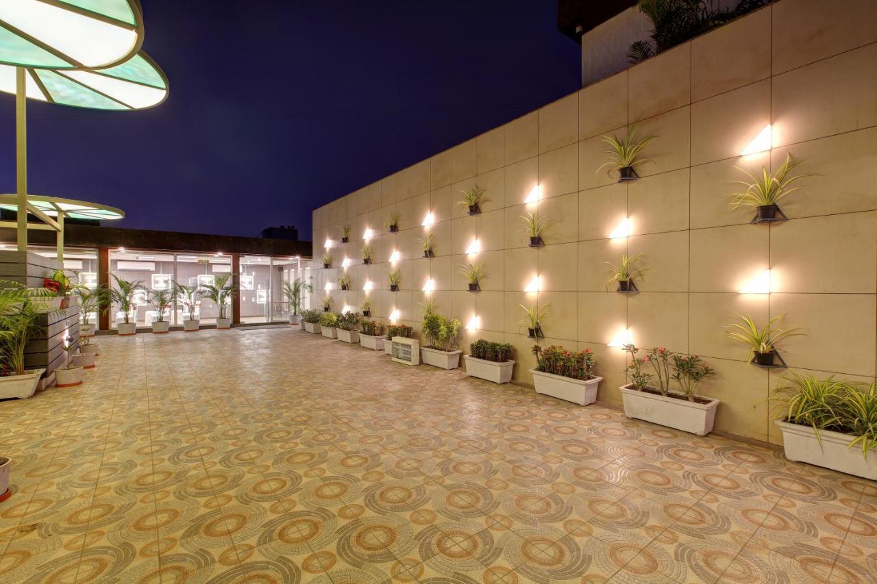 Hotel The Lotus Park Ahmedabad Esterno foto
